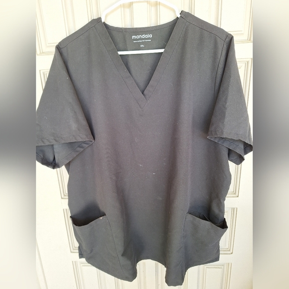 Mandala Womens Plus Sz2X Gray V-Neck Scrub Top - Picture 2 of 6